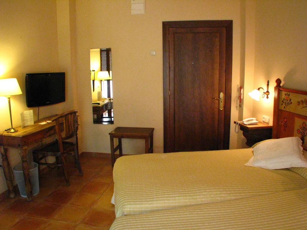 Hotel Don Carlos Cáceres Szoba fotó
