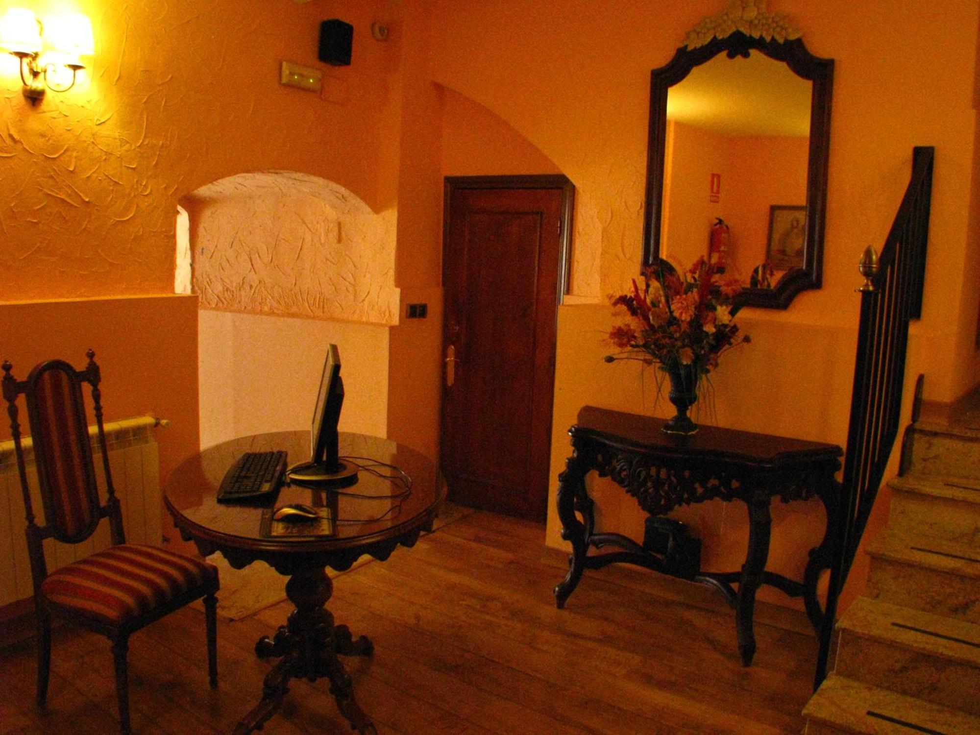 Hotel Don Carlos Cáceres Kültér fotó