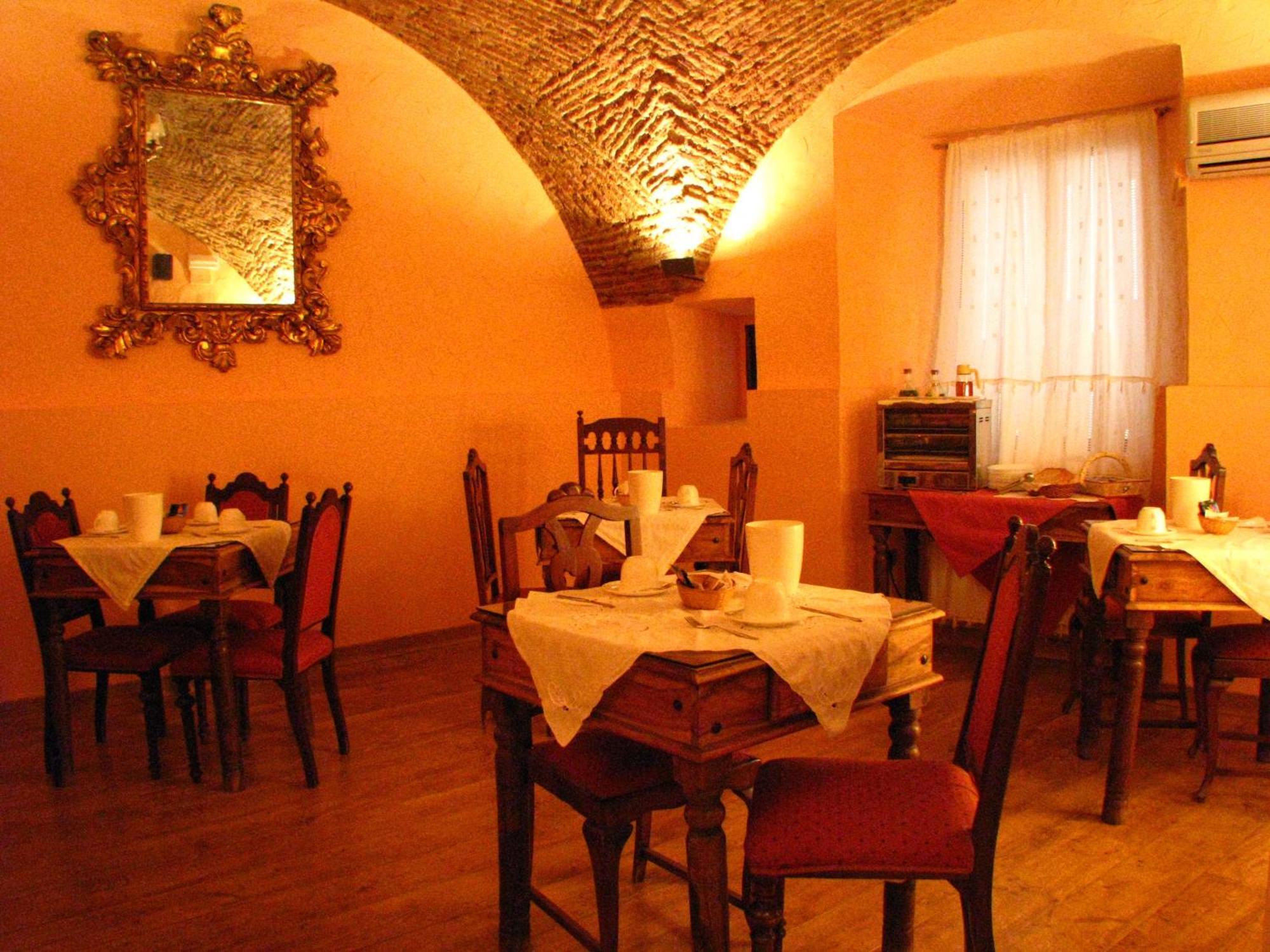 Hotel Don Carlos Cáceres Kültér fotó
