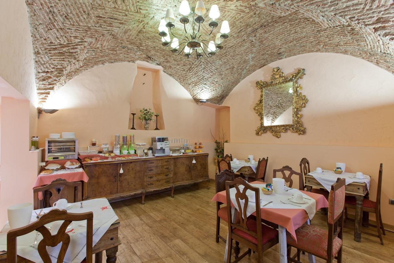 Hotel Don Carlos Cáceres Kültér fotó