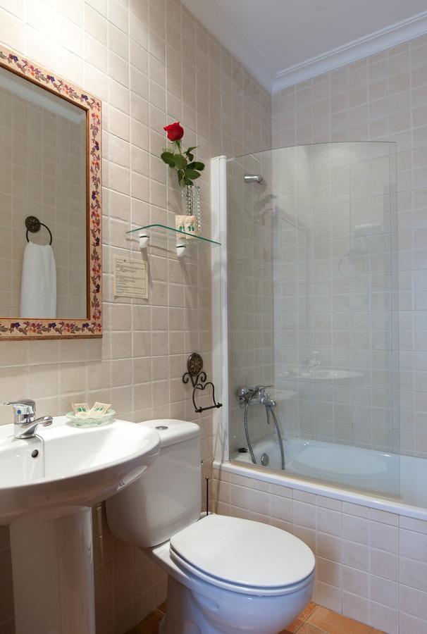 Hotel Don Carlos Cáceres Kültér fotó