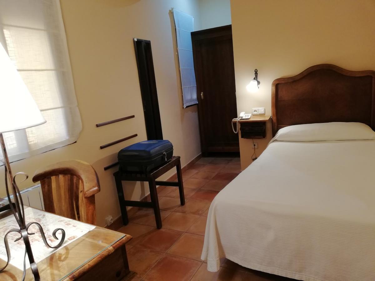 Hotel Don Carlos Cáceres Kültér fotó