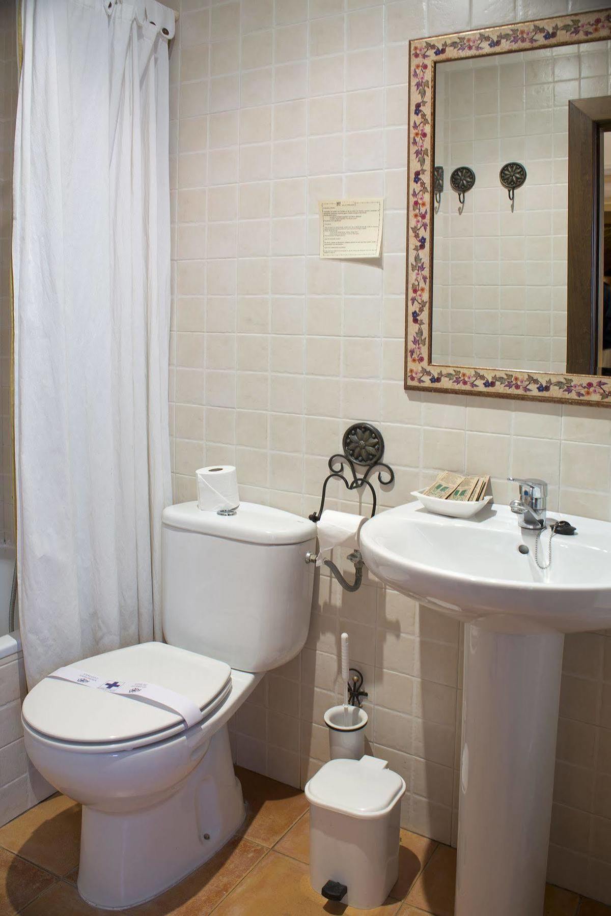 Hotel Don Carlos Cáceres Kültér fotó