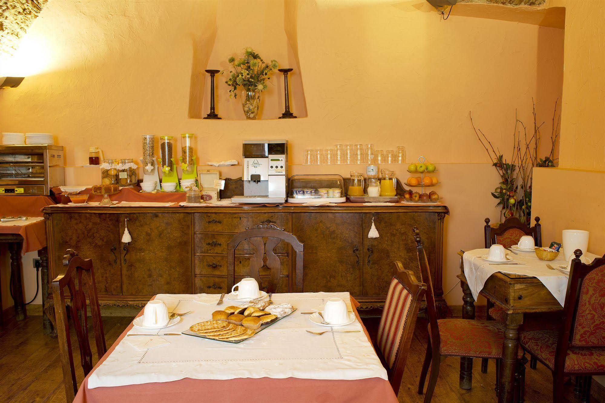 Hotel Don Carlos Cáceres Kültér fotó