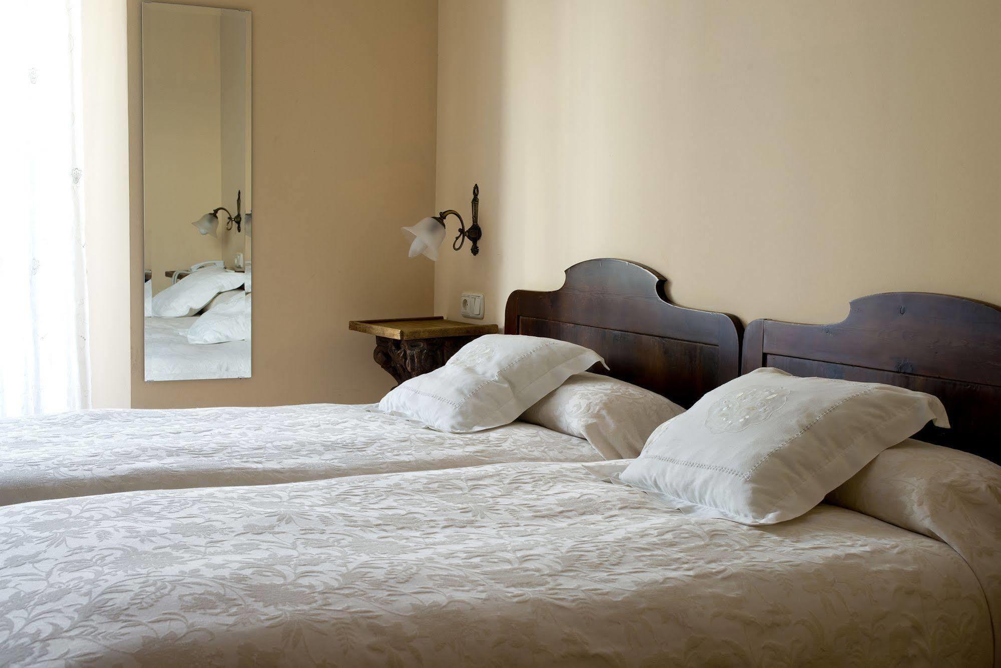 Hotel Don Carlos Cáceres Kültér fotó