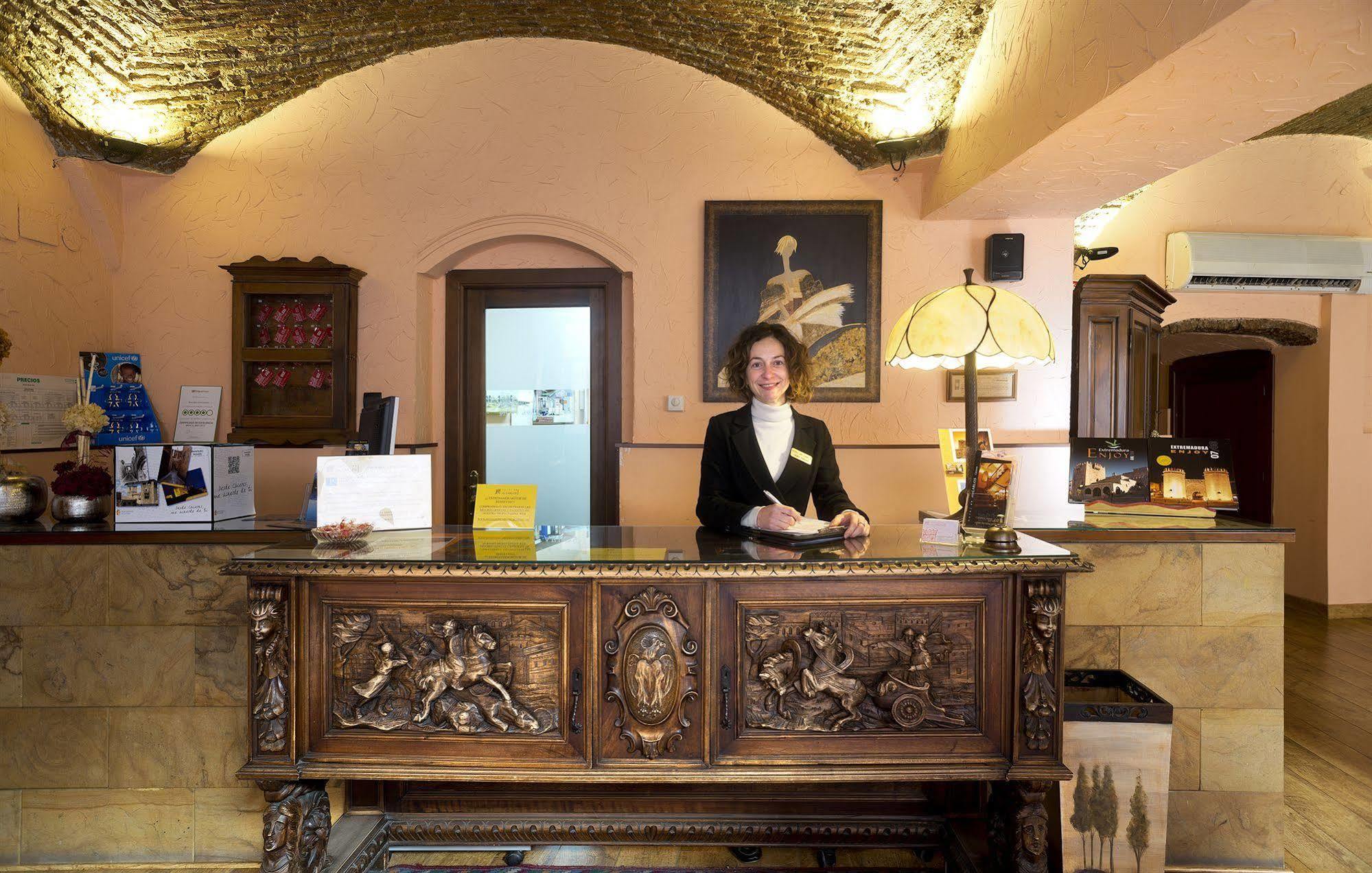 Hotel Don Carlos Cáceres Kültér fotó
